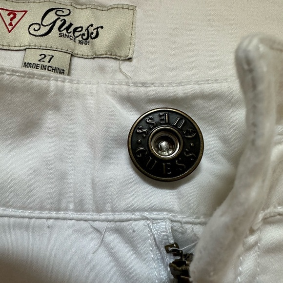 Low rise white Guess short - Picture 4 of 8